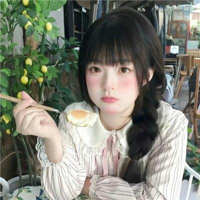这名男子，捡到了人鱼。